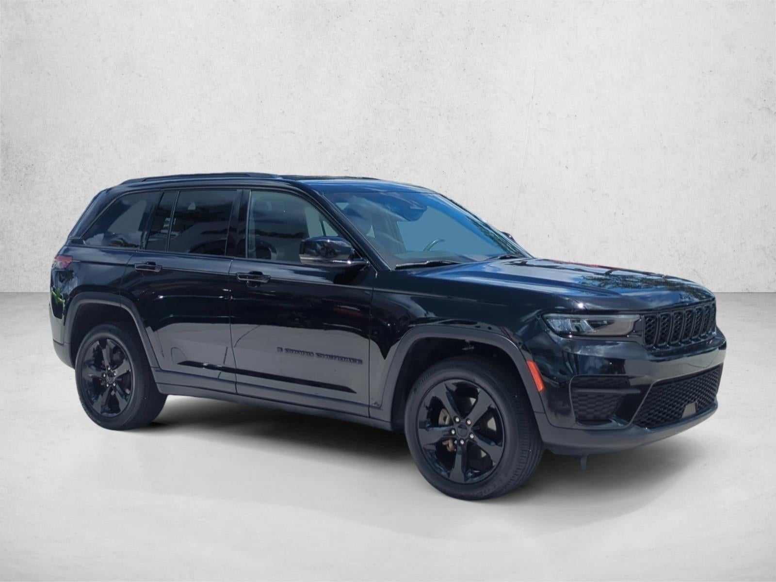 2023 Jeep Grand Cherokee Altitude 4x2