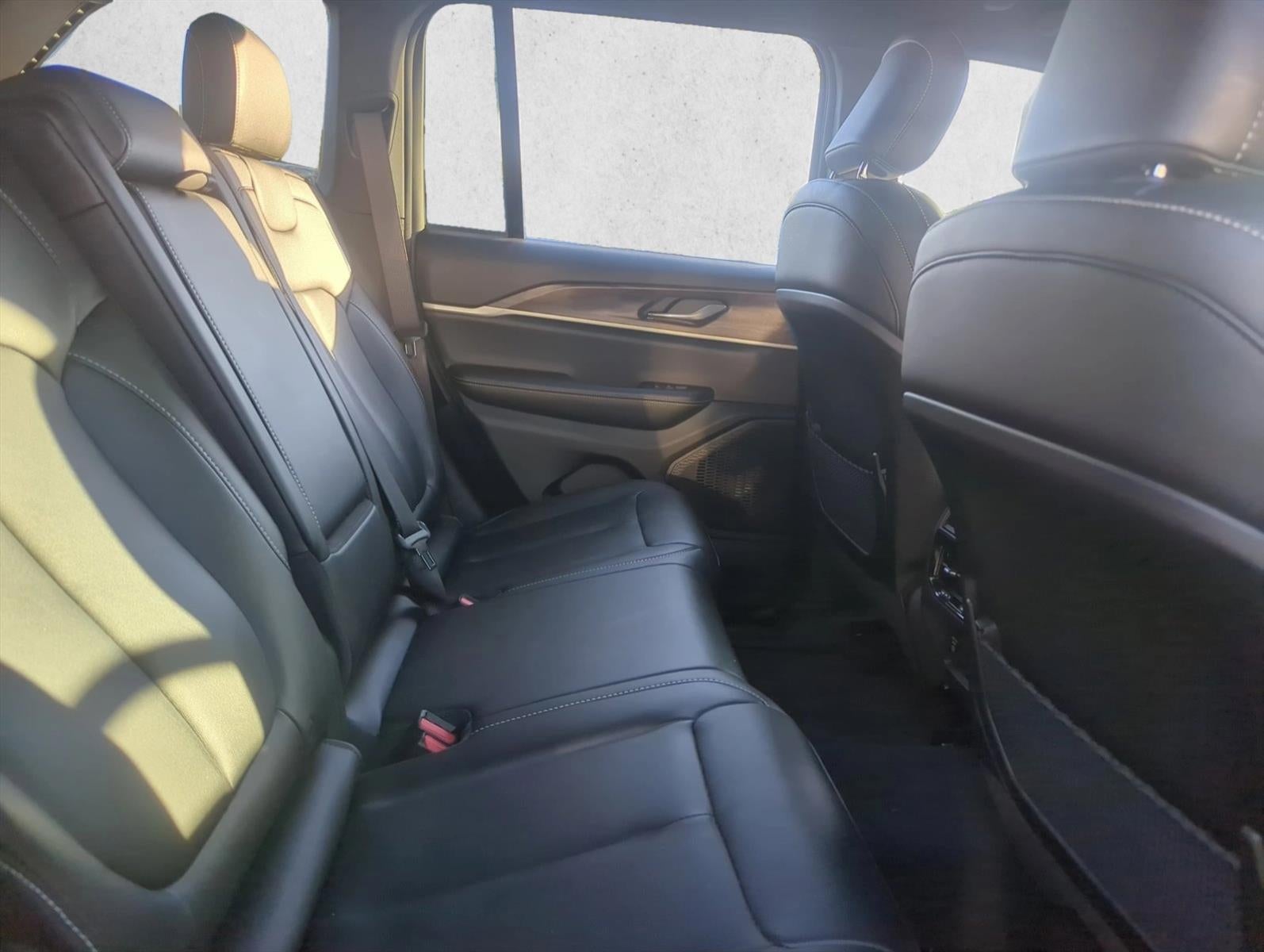 2025 Jeep Grand Cherokee Limited 4x2