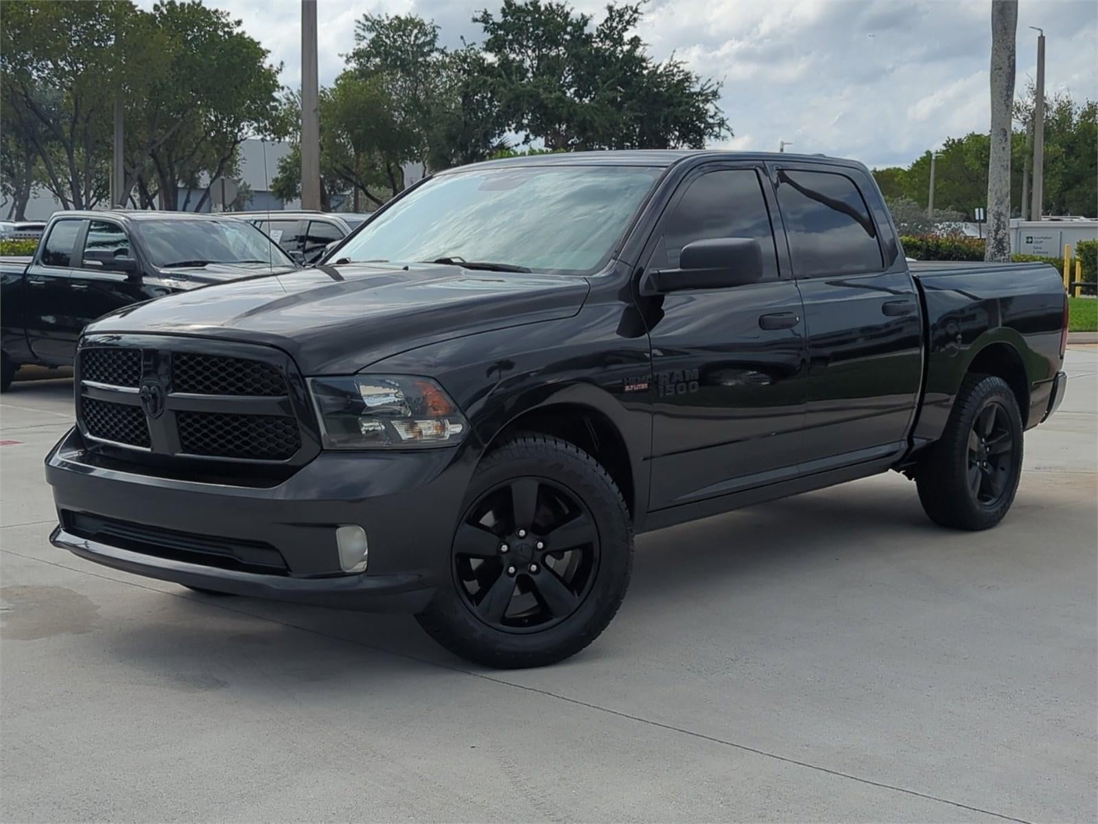 2018 RAM 1500 Express 4x2 Crew Cab 5'7" Box