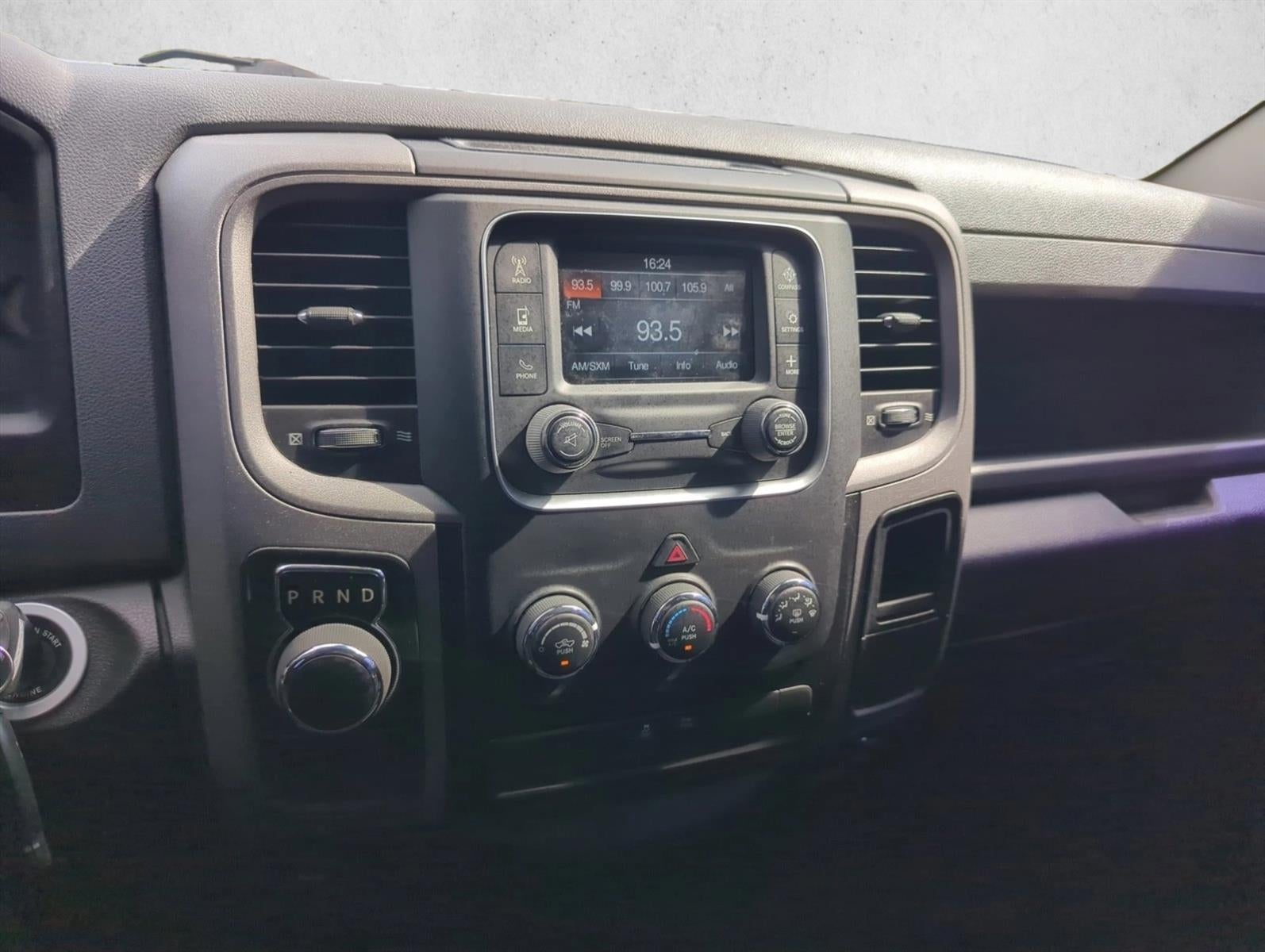 2018 RAM 1500 Express 4x2 Crew Cab 5'7" Box
