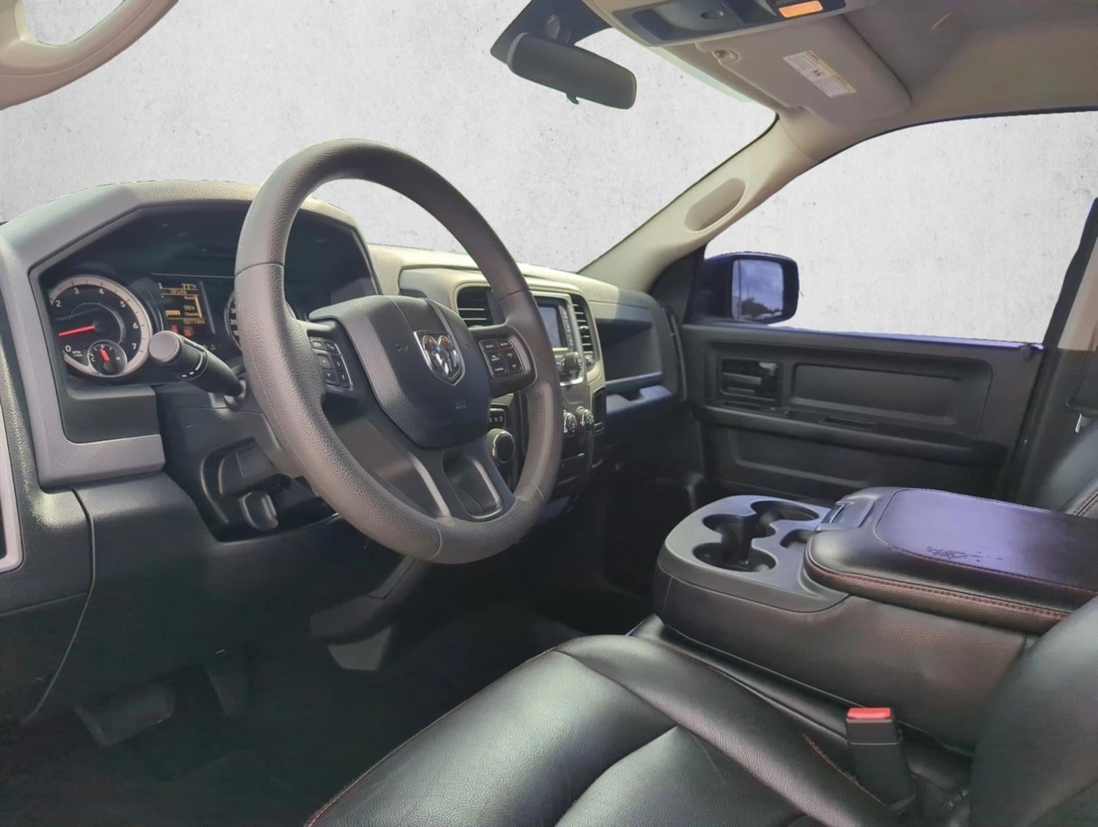 2018 RAM 1500 Express 4x2 Crew Cab 5'7" Box