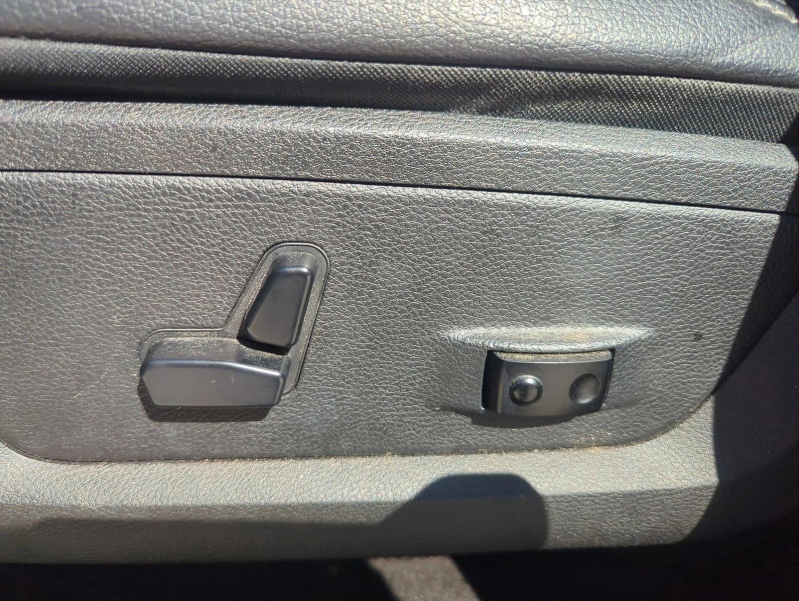 2017 RAM 1500 Night 4x4 Crew Cab 5'7" Box