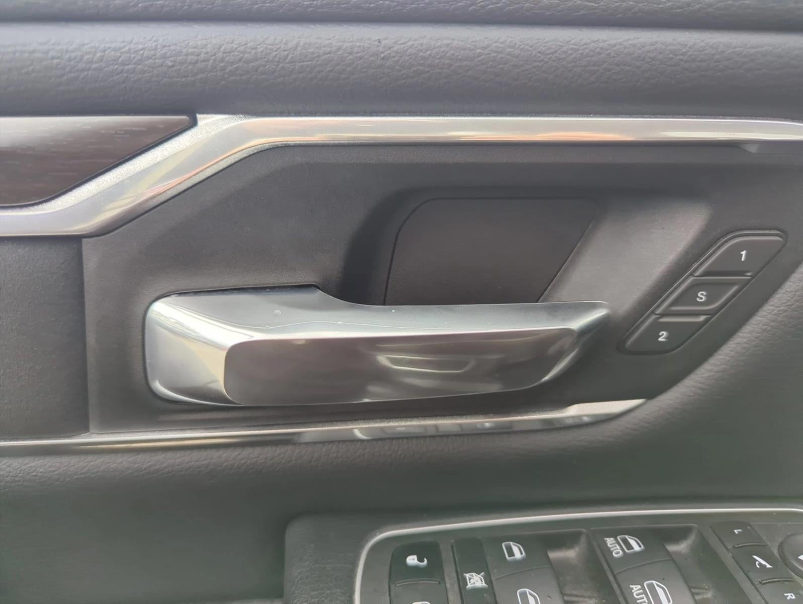 2022 RAM 1500 Laramie 4x2 Crew Cab 5'7" Box