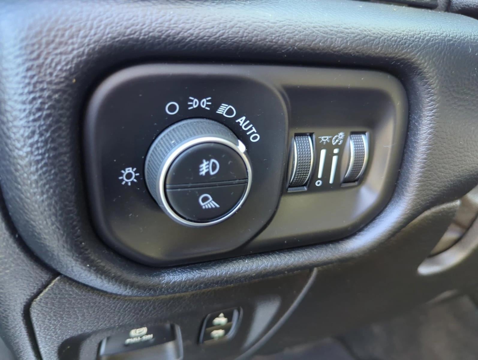 2020 RAM 1500 Laramie 4x2 Crew Cab 5'7" Box