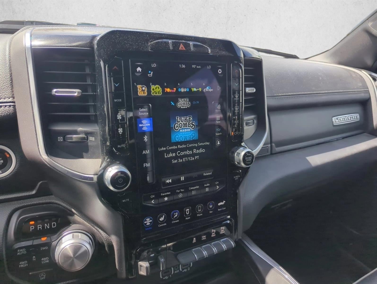 2020 RAM 1500 Laramie 4x4 Crew Cab 5'7" Box