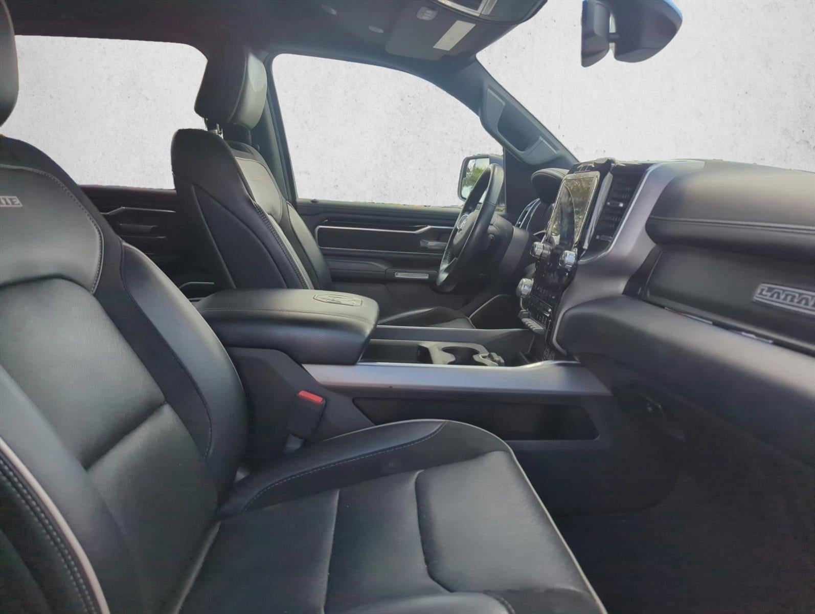 2020 RAM 1500 Laramie 4x4 Crew Cab 5'7" Box