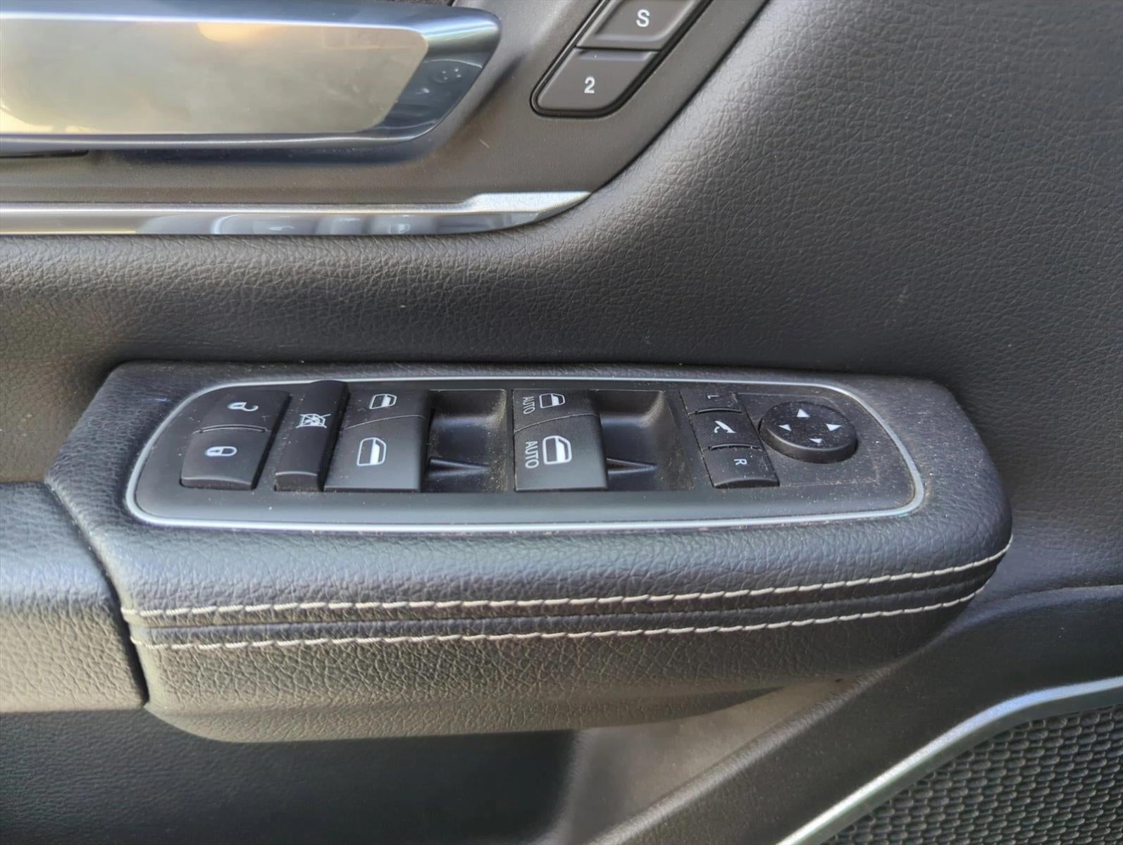 2020 RAM 1500 Laramie 4x4 Crew Cab 5'7" Box