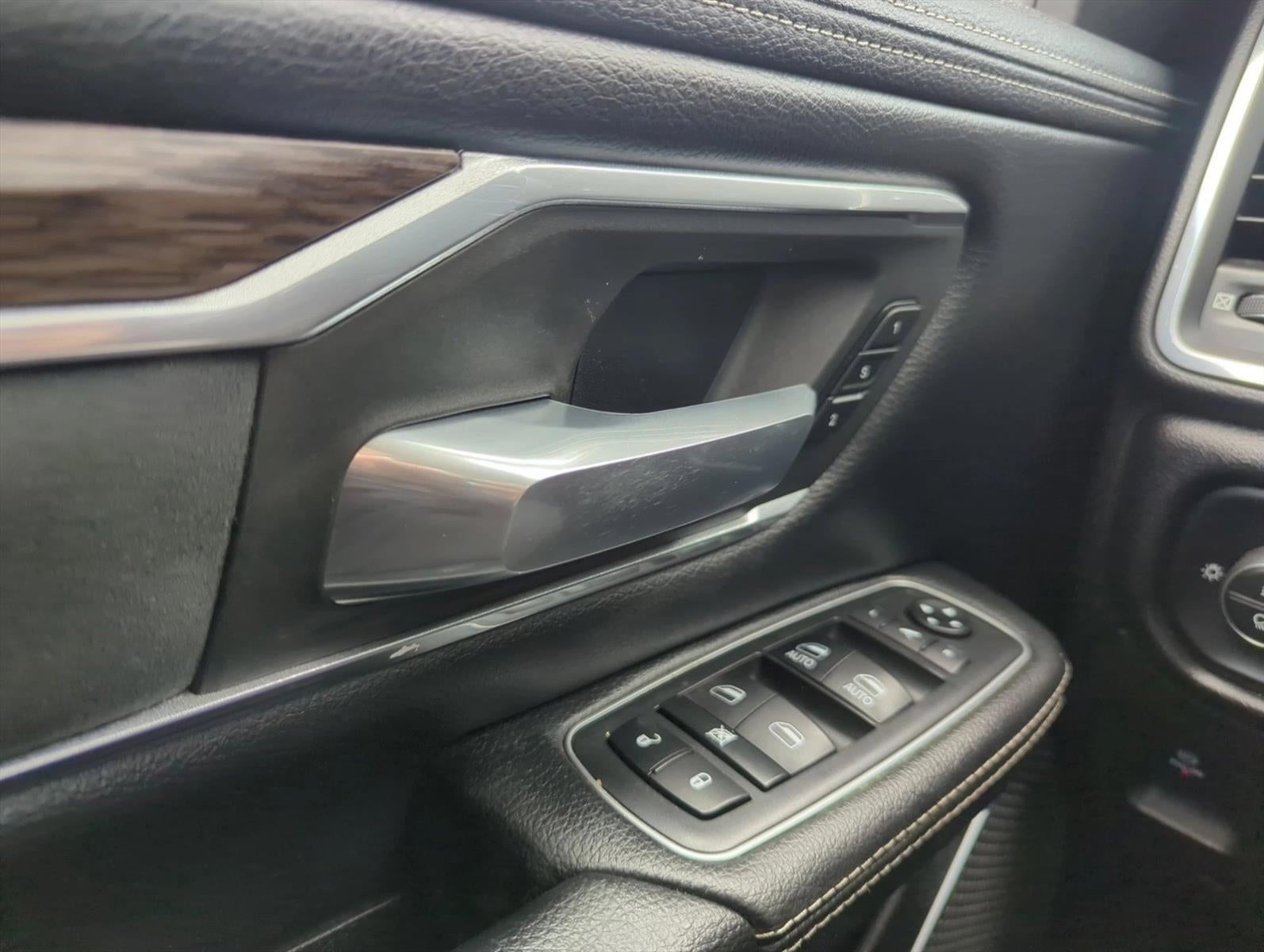 2019 RAM 1500 Laramie 4x4 Crew Cab 5'7" Box