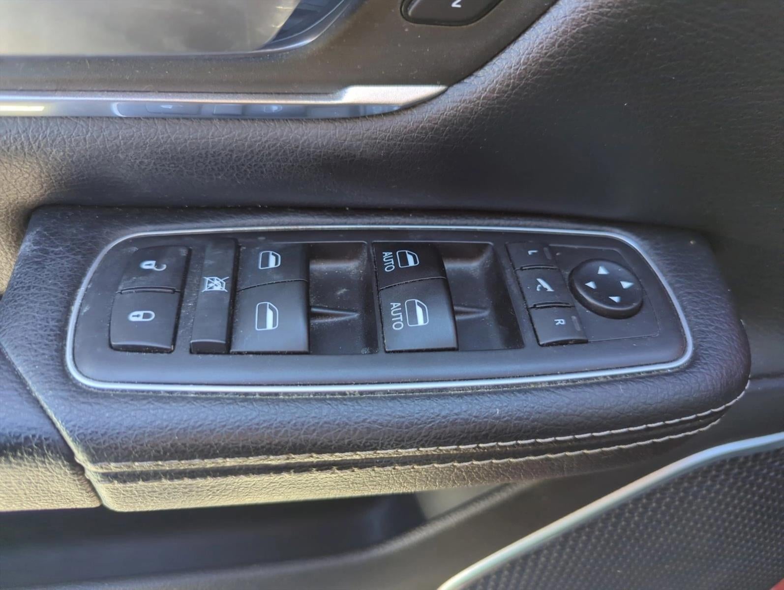 2019 RAM 1500 Laramie 4x4 Crew Cab 5'7" Box