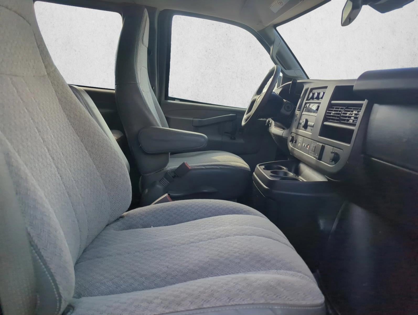 2019 Chevrolet Express Passenger 3500 Extended Wheelbase Rear-Wheel Drive 1LT