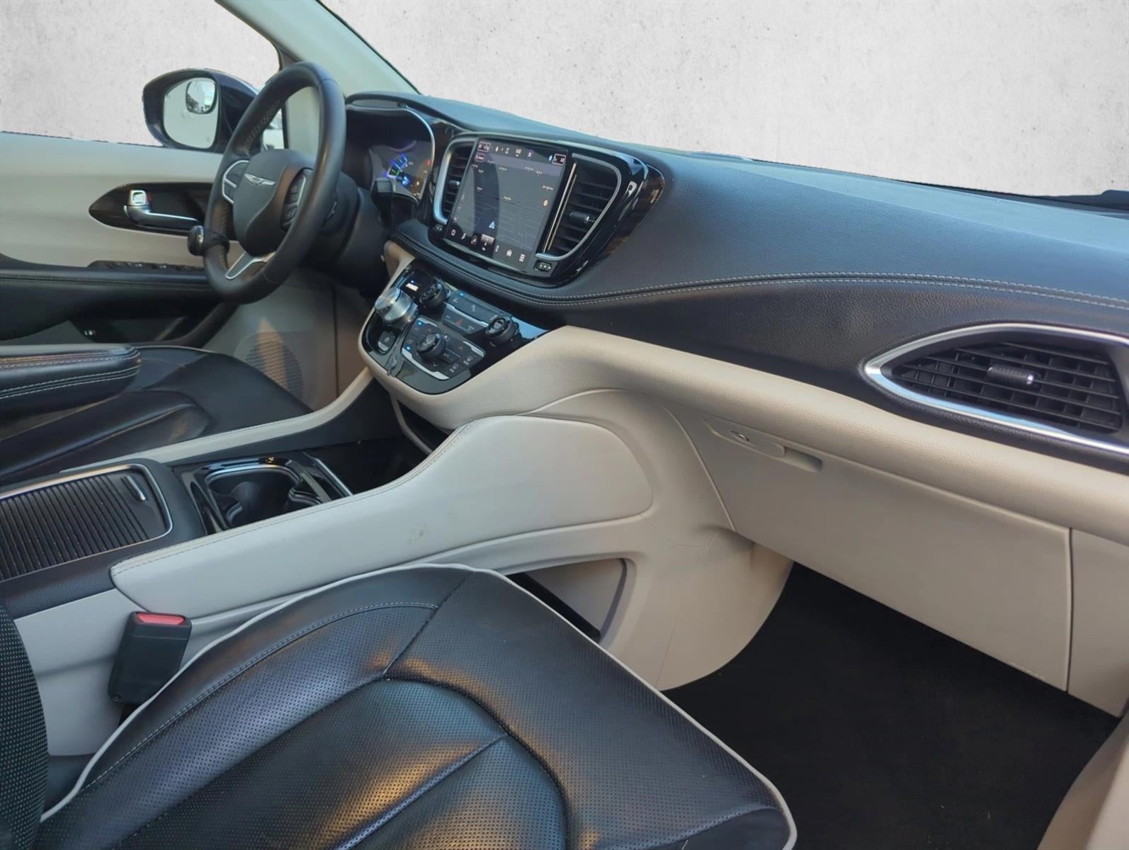 2023 Chrysler Pacifica Hybrid Limited FWD