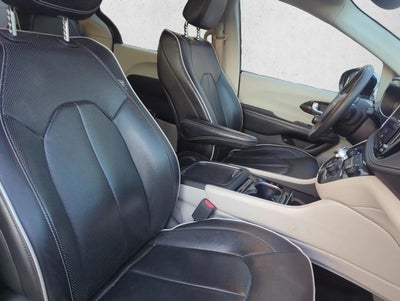 2023 Chrysler Pacifica Hybrid Limited FWD