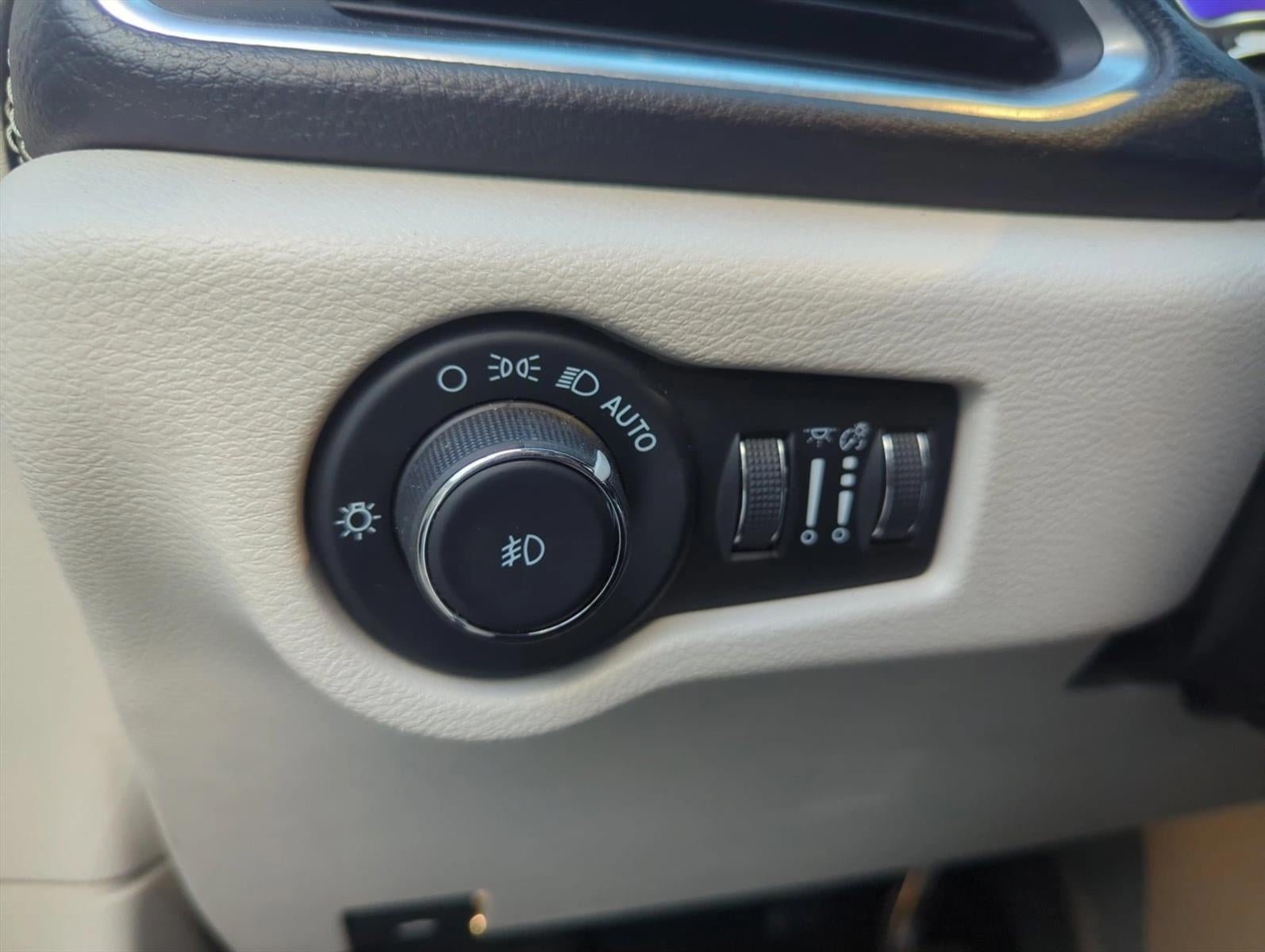 2023 Chrysler Pacifica Hybrid Limited FWD