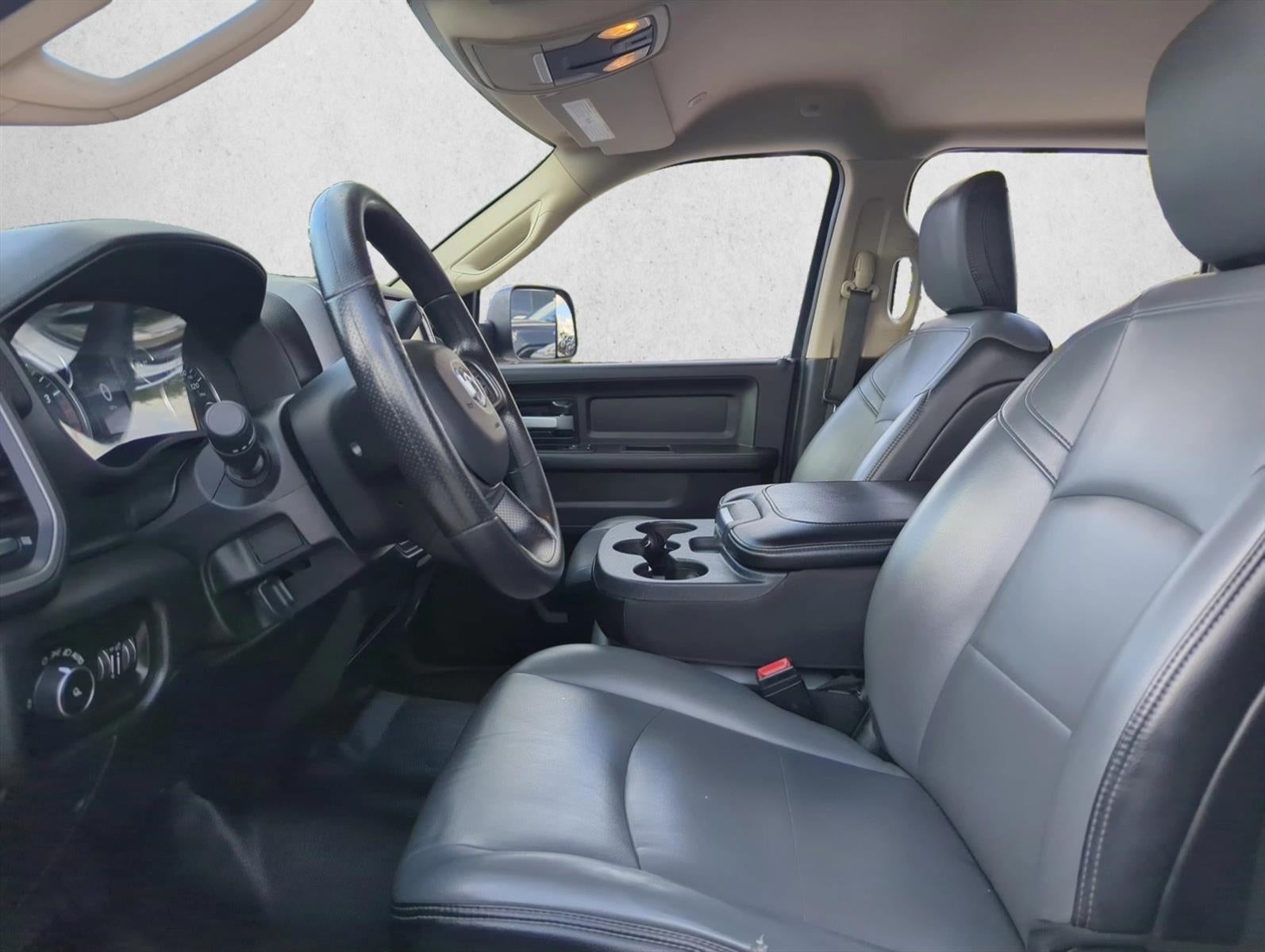 2019 RAM 3500 Tradesman 4x2 Crew Cab 8' Box