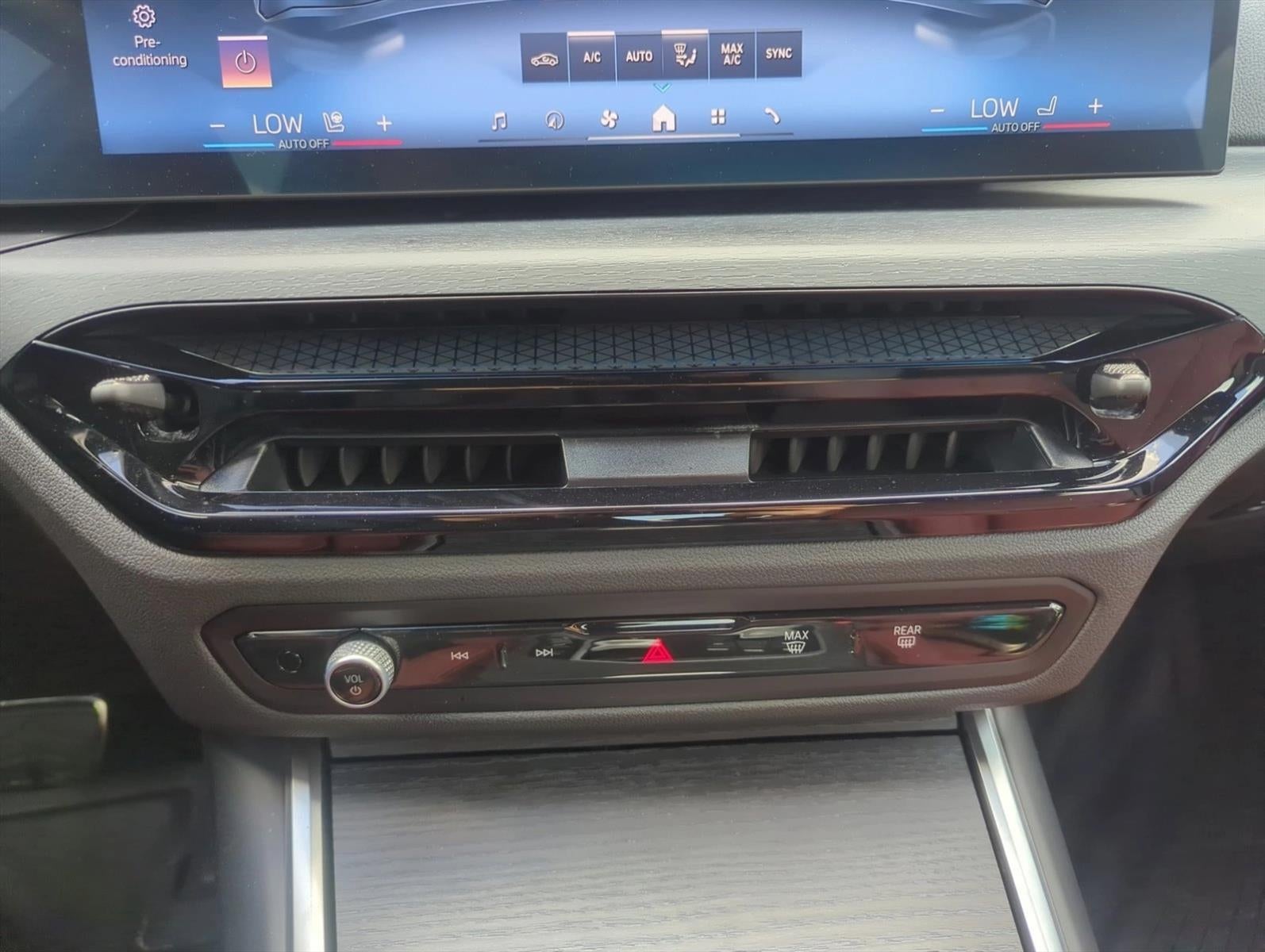 2025 BMW 330i Sedan