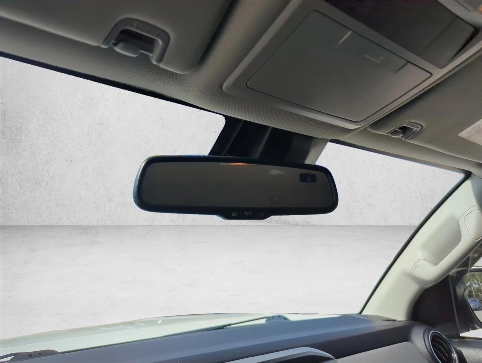 2022 Toyota Tacoma 4WD 4WD SR5 Double Cab 5' Bed V6 AT (GS)