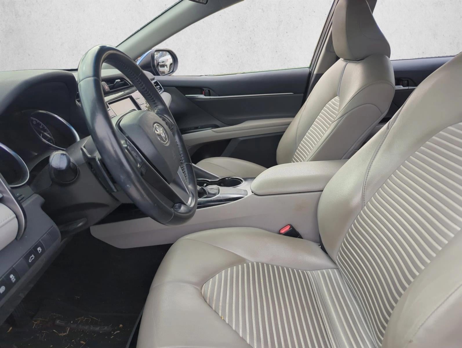 2018 Toyota Camry SE Auto (SE)