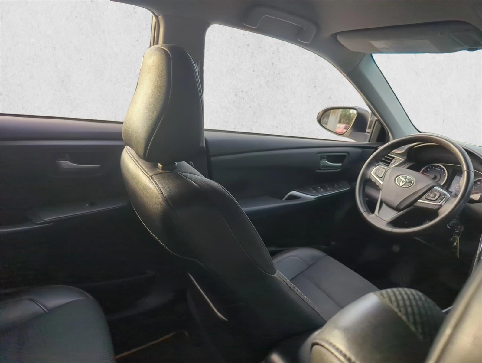 2017 Toyota Camry SE Auto (SE)