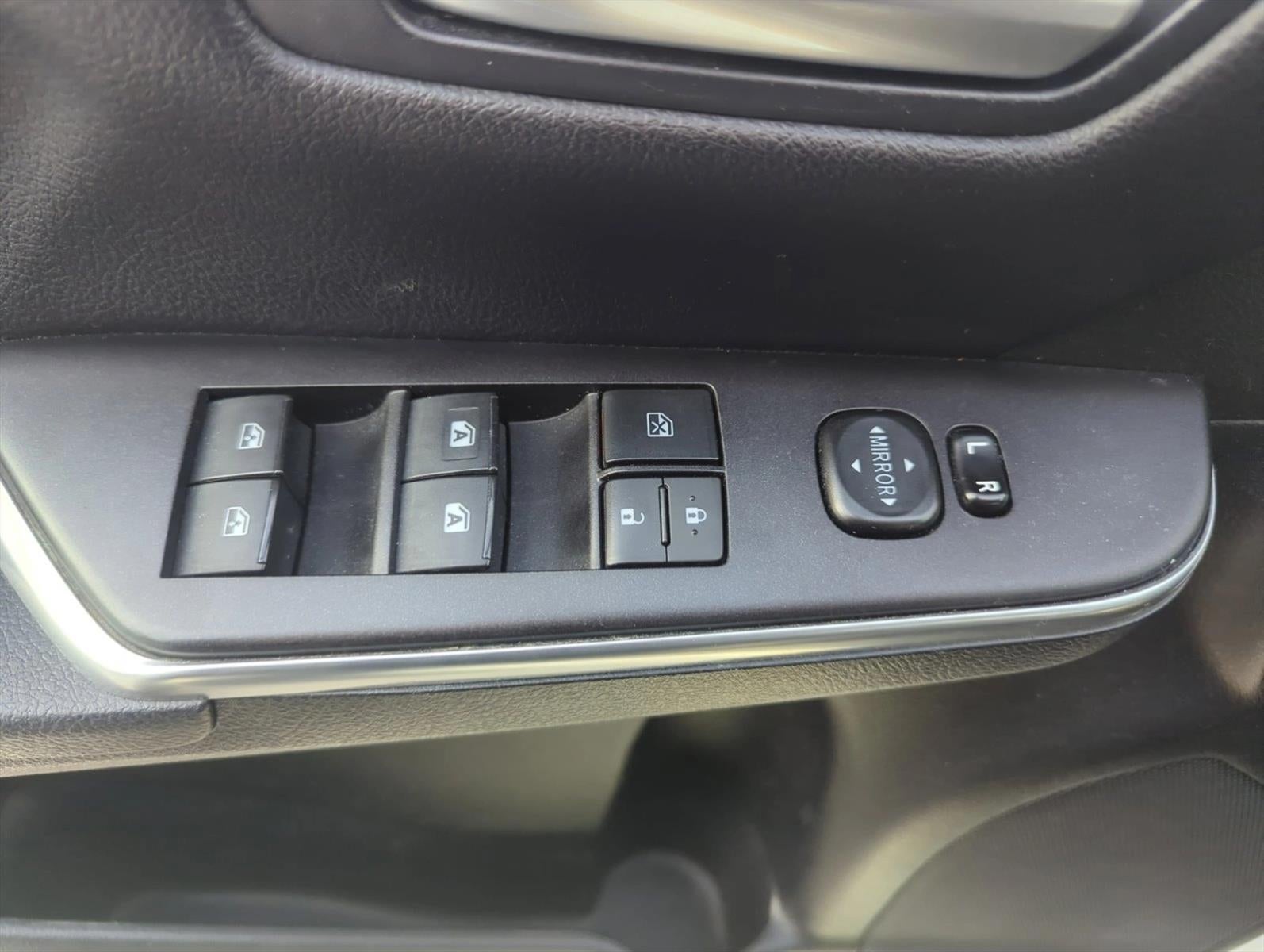 2017 Toyota Camry SE Auto (SE)