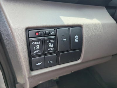 2016 Honda Odyssey Touring Elite with DVD Rear Entertainment System and Navigation