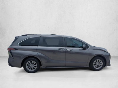 2022 Toyota Sienna XLE FWD 8-Passenger (Natl)