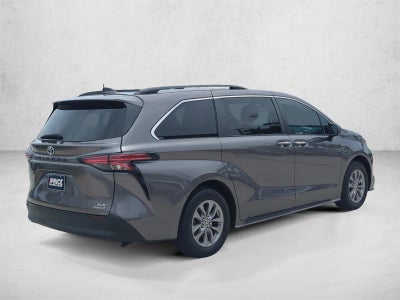 2022 Toyota Sienna XLE FWD 8-Passenger (Natl)