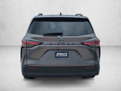 2022 Toyota Sienna XLE FWD 8-Passenger (Natl)