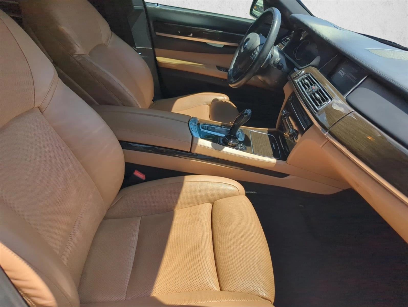 2015 BMW 750i xDrive Sedan