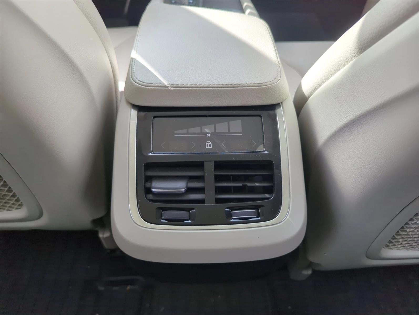 2021 Volvo XC90 T5 FWD Momentum 7P