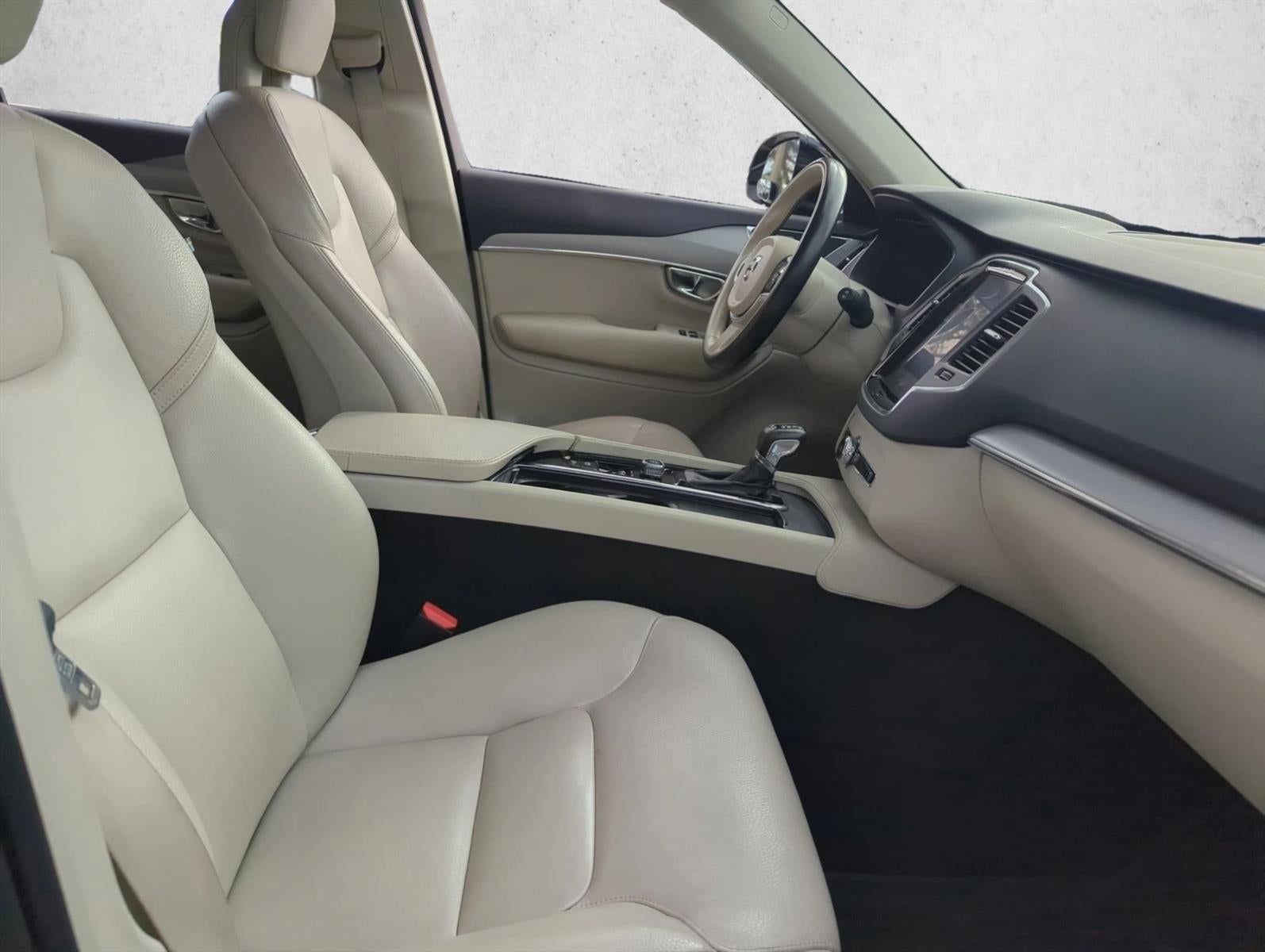 2021 Volvo XC90 T5 FWD Momentum 7P