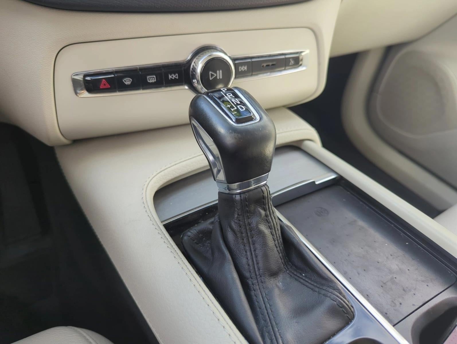 2021 Volvo XC90 T5 FWD Momentum 7P