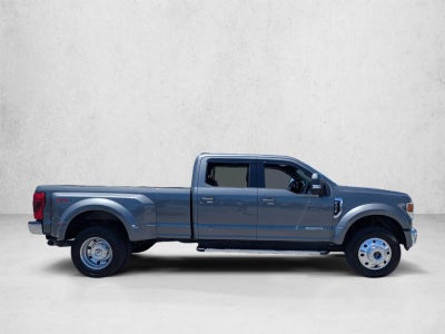 2022 Ford Super Duty F-450 DRW LARIAT 4WD Crew Cab 8' Box