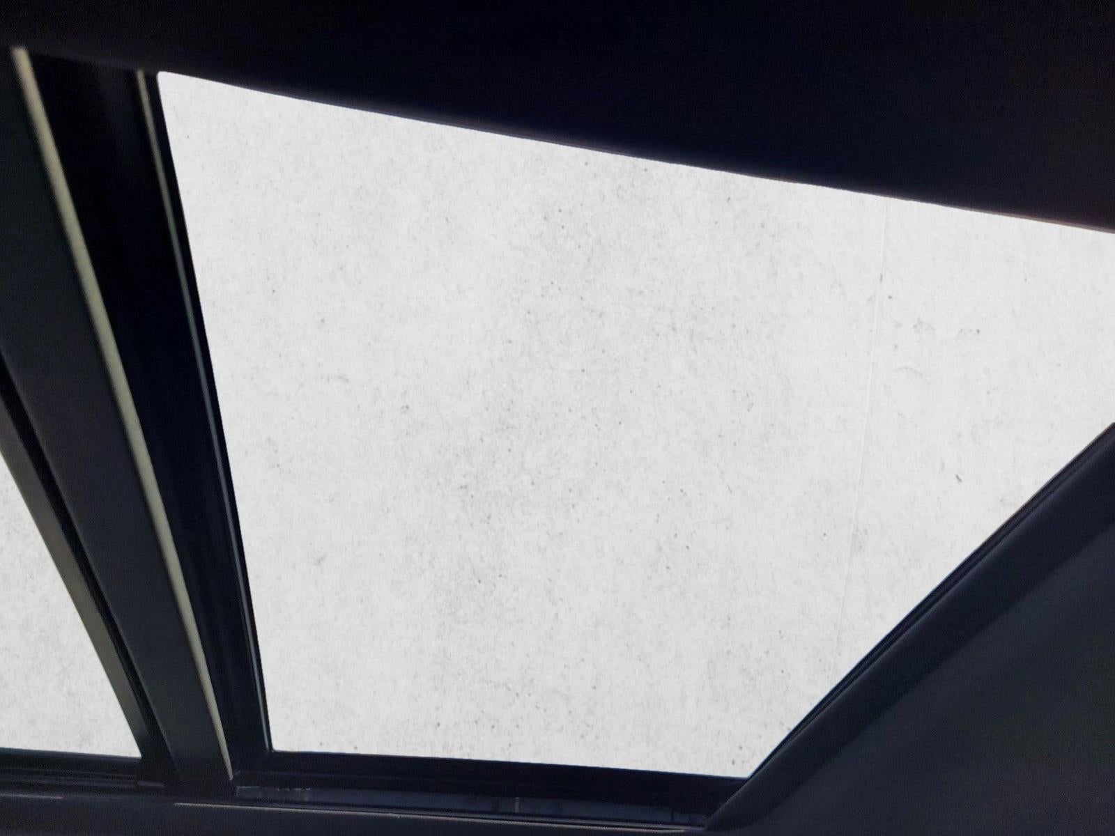 2022 Ford Super Duty F-450 DRW LARIAT 4WD Crew Cab 8' Box