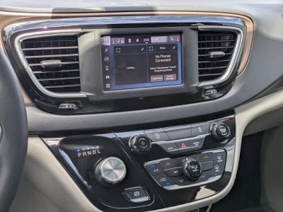 2022 Chrysler Voyager LX FWD