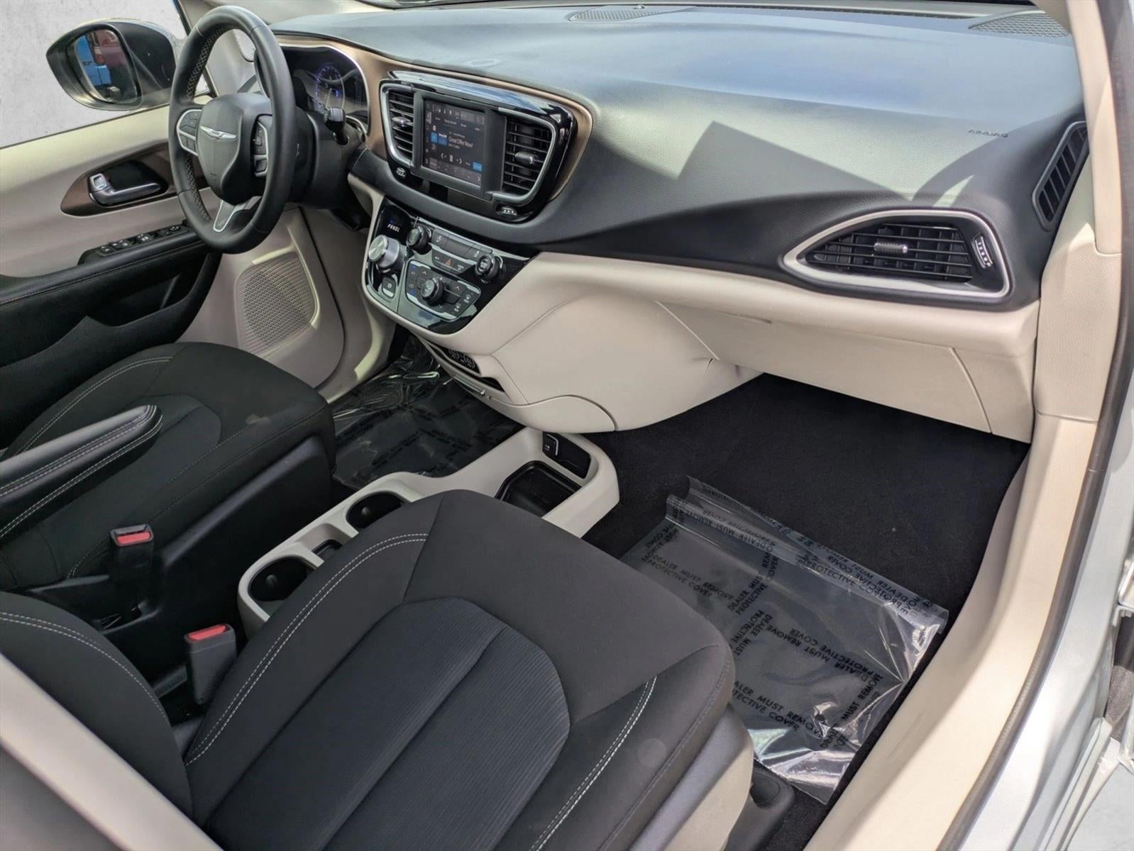 2022 Chrysler Voyager LX FWD