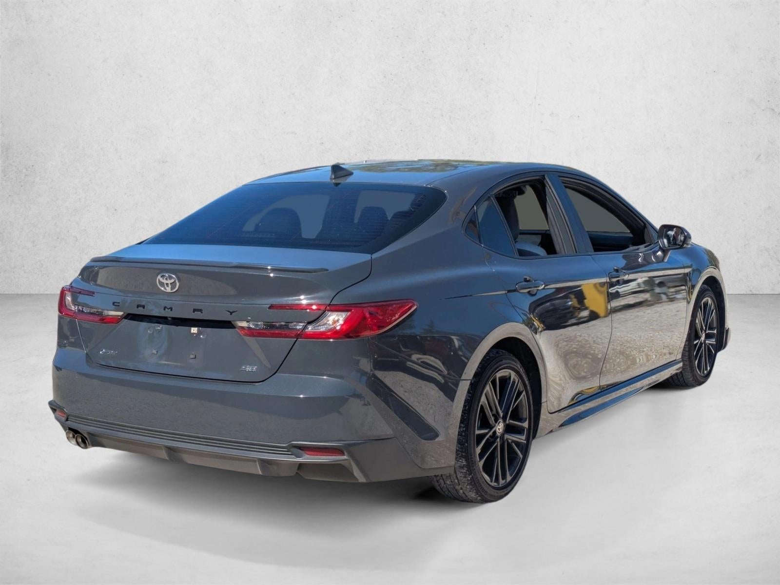 2025 Toyota Camry SE (Natl)