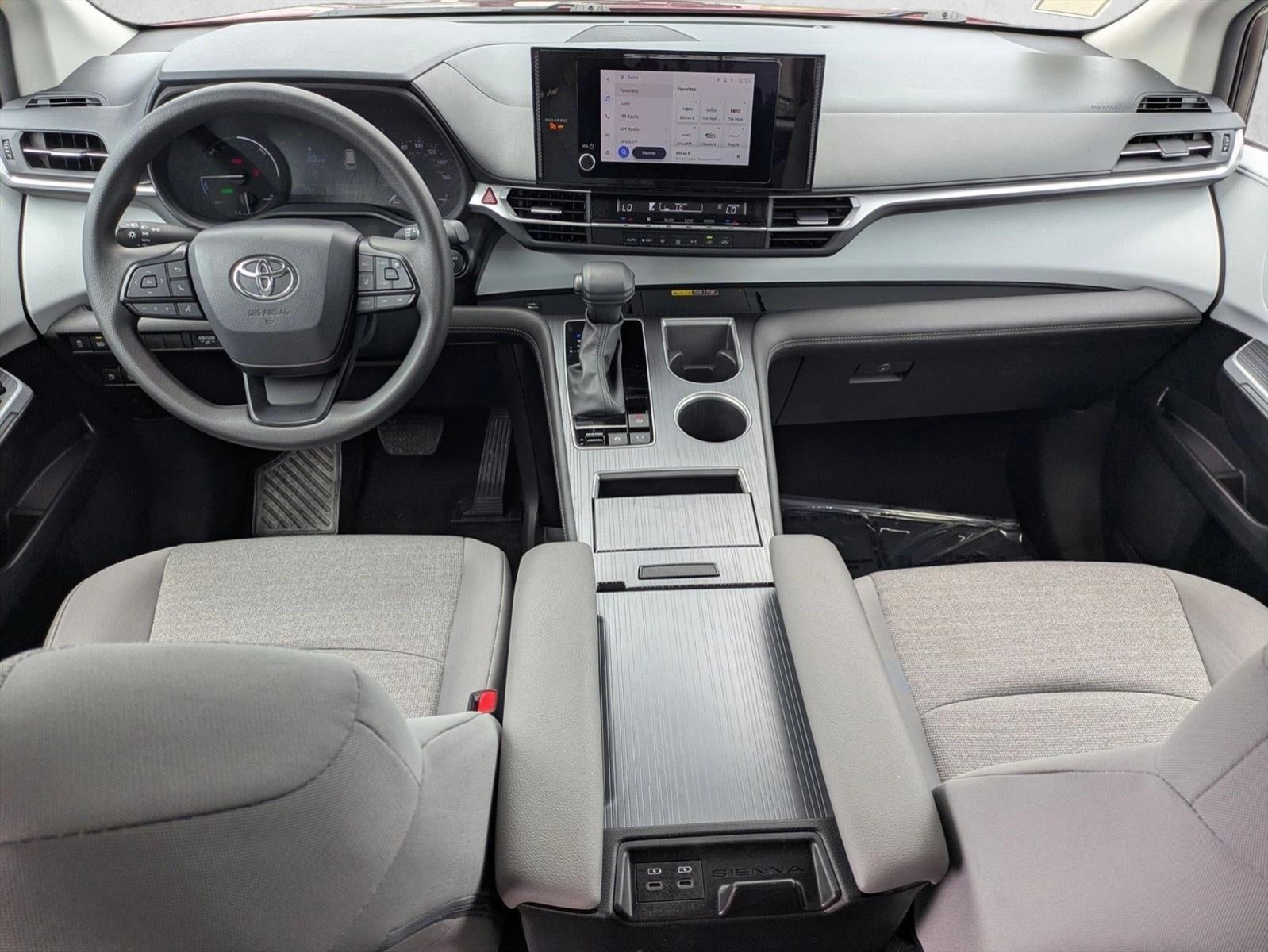 2025 Toyota Sienna LE AWD 8-Passenger (Natl)