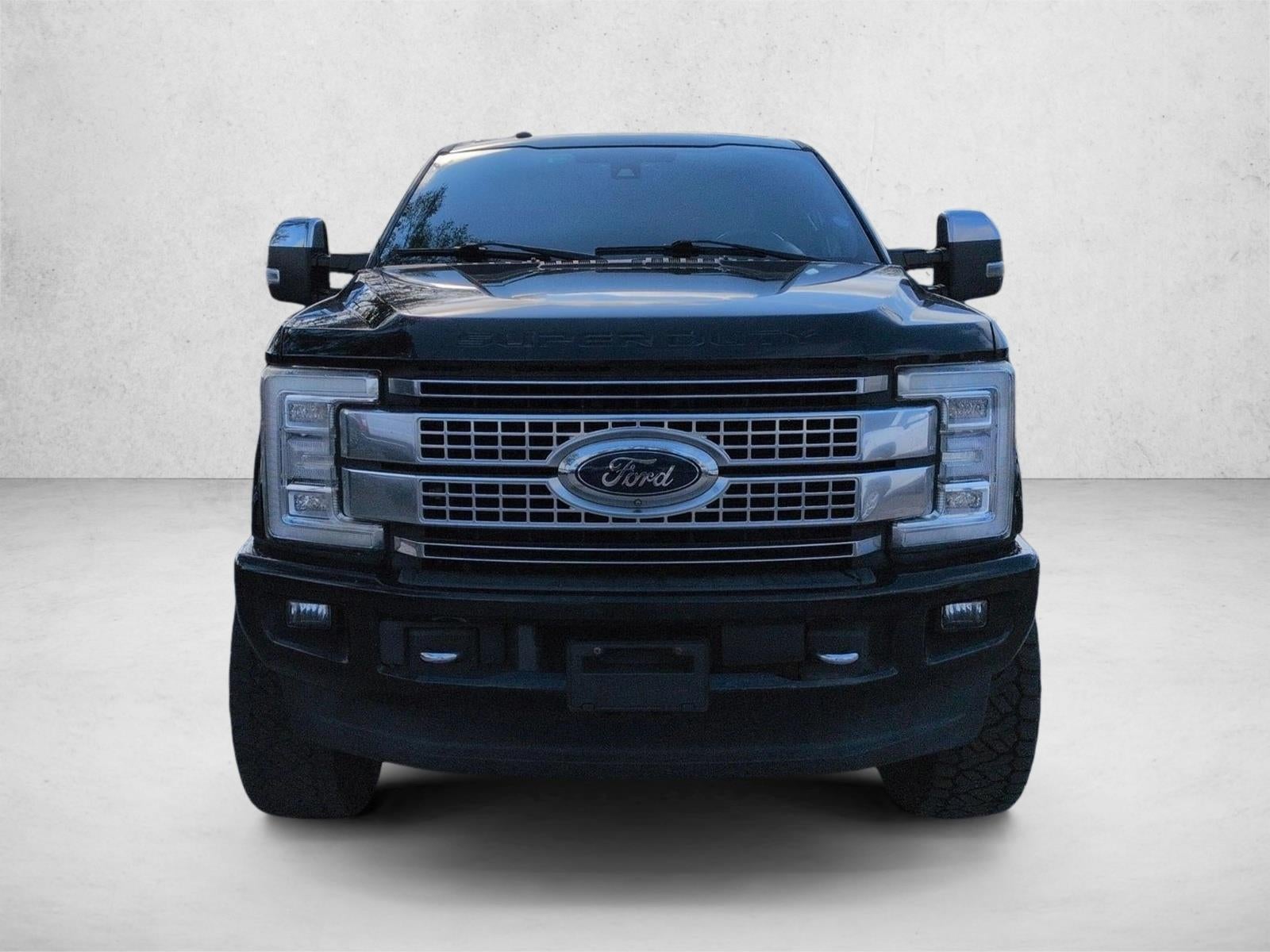 2017 Ford Super Duty F-250 SRW Platinum 4WD Crew Cab 6.75' Box