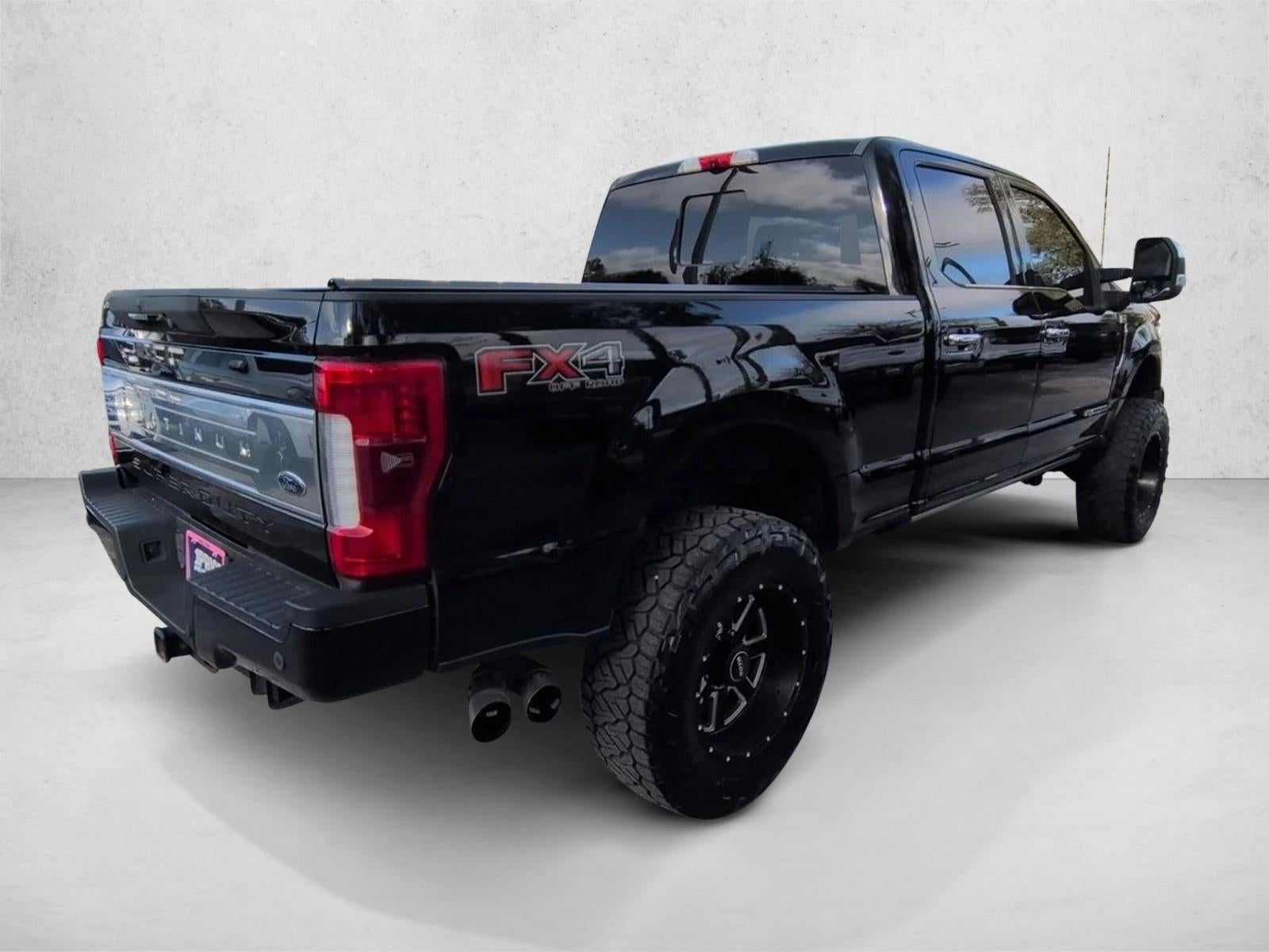 2017 Ford Super Duty F-250 SRW Platinum 4WD Crew Cab 6.75' Box