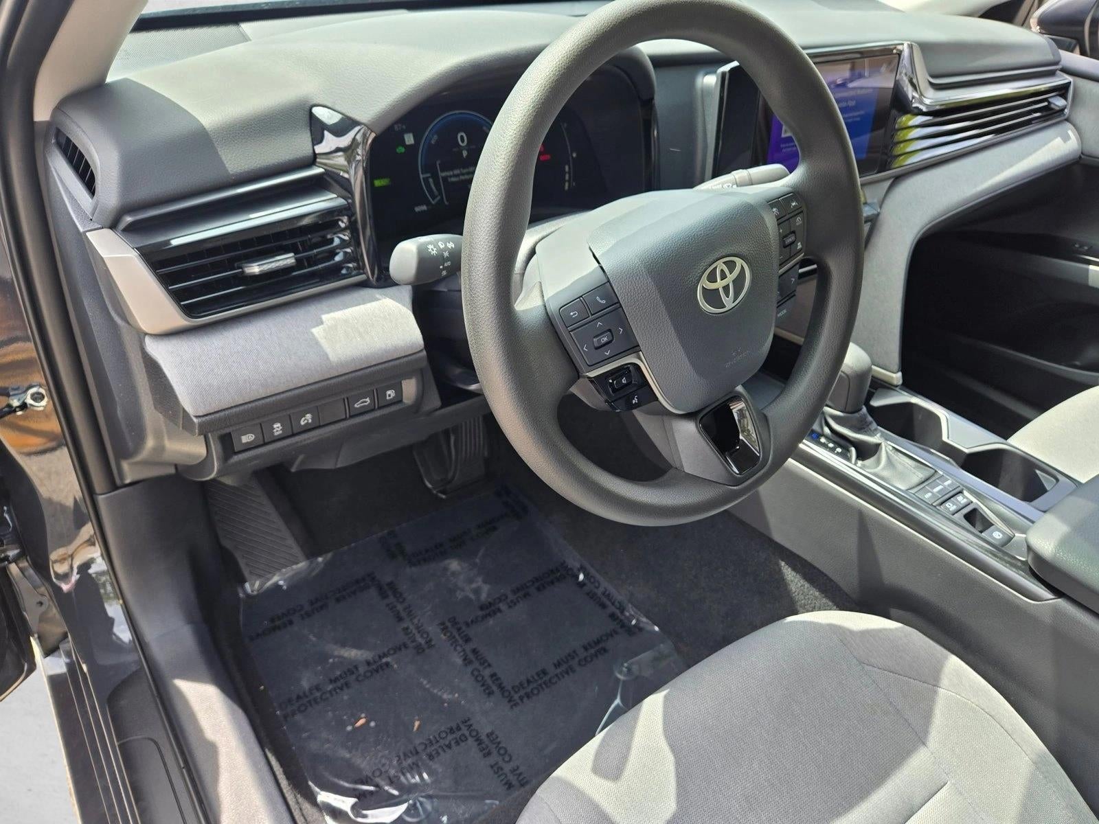 2025 Toyota Camry LE (SE)