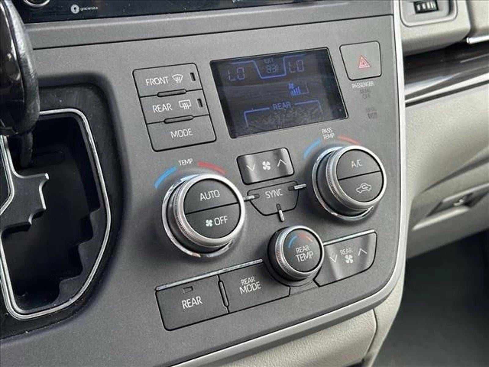 2020 Toyota Sienna XLE FWD 8-Passenger (Natl)