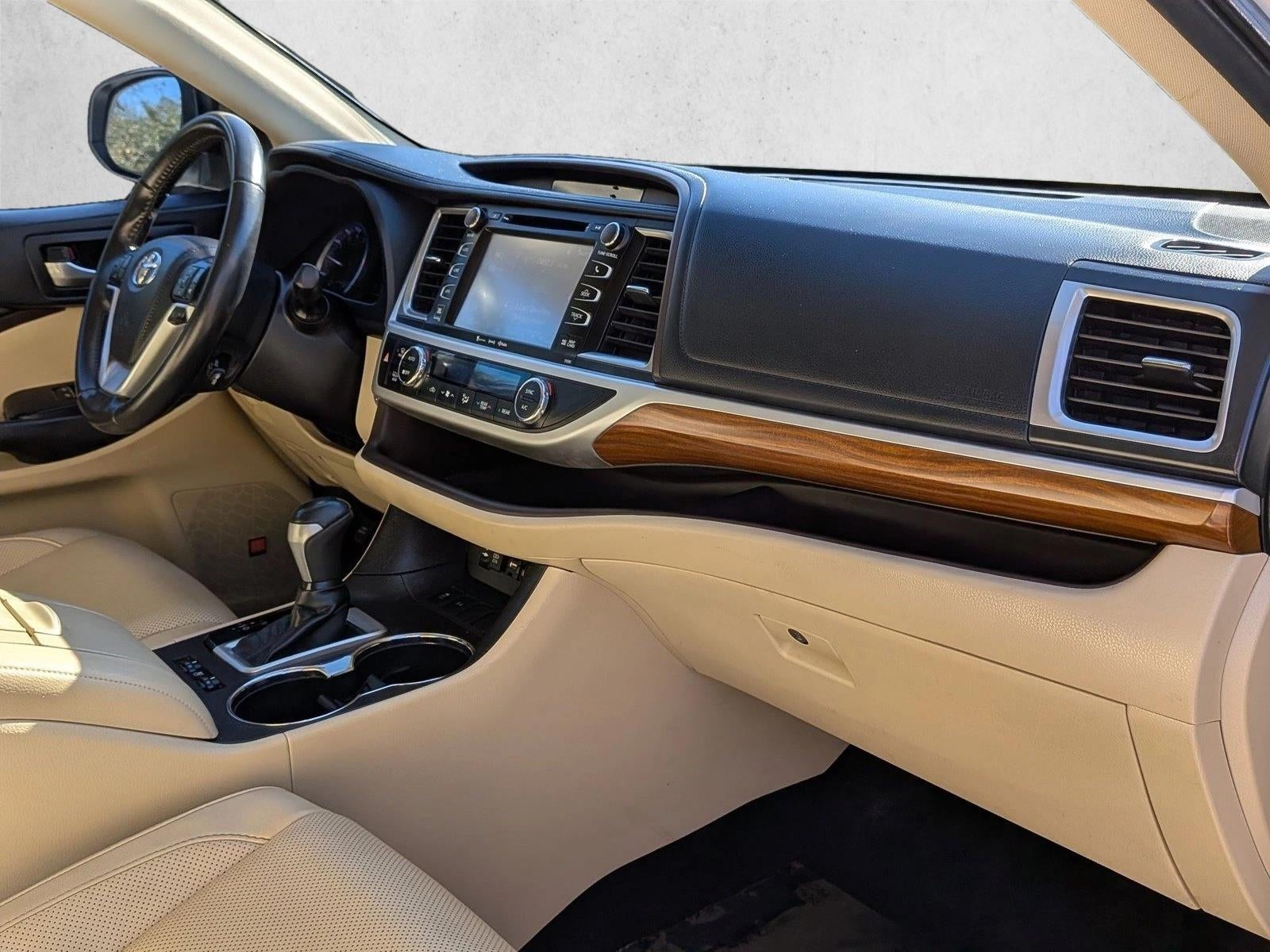 2019 Toyota Highlander Limited V6 FWD (GS)