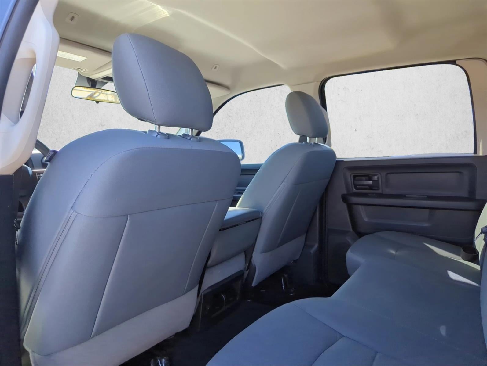 2018 RAM 1500 Express 4x2 Crew Cab 5'7" Box