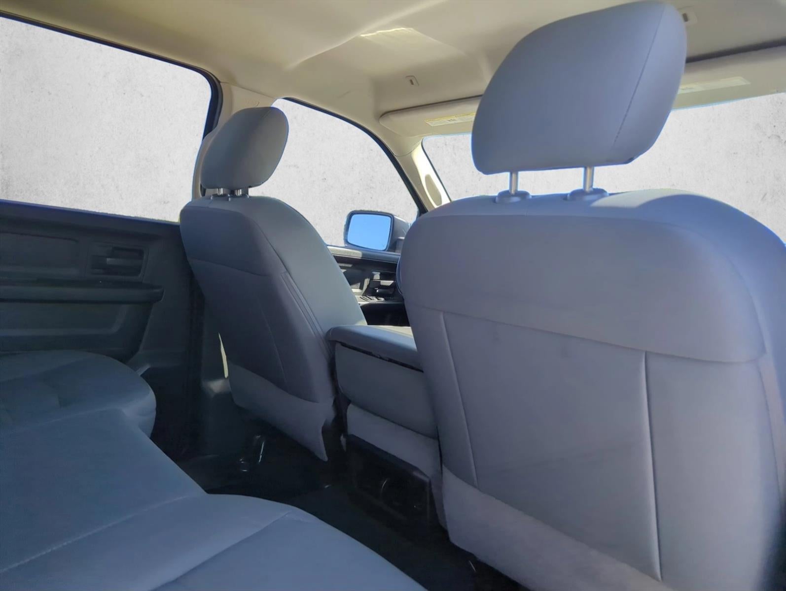 2018 RAM 1500 Express 4x2 Crew Cab 5'7" Box