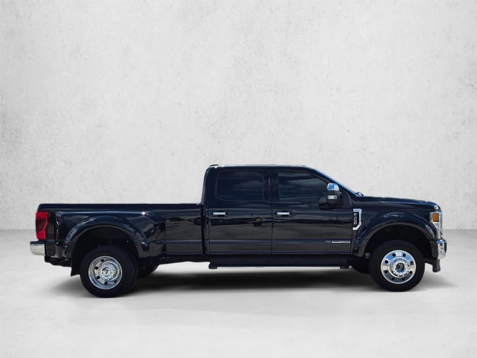 2022 Ford Super Duty F-450 DRW XLT 4WD Crew Cab 8' Box