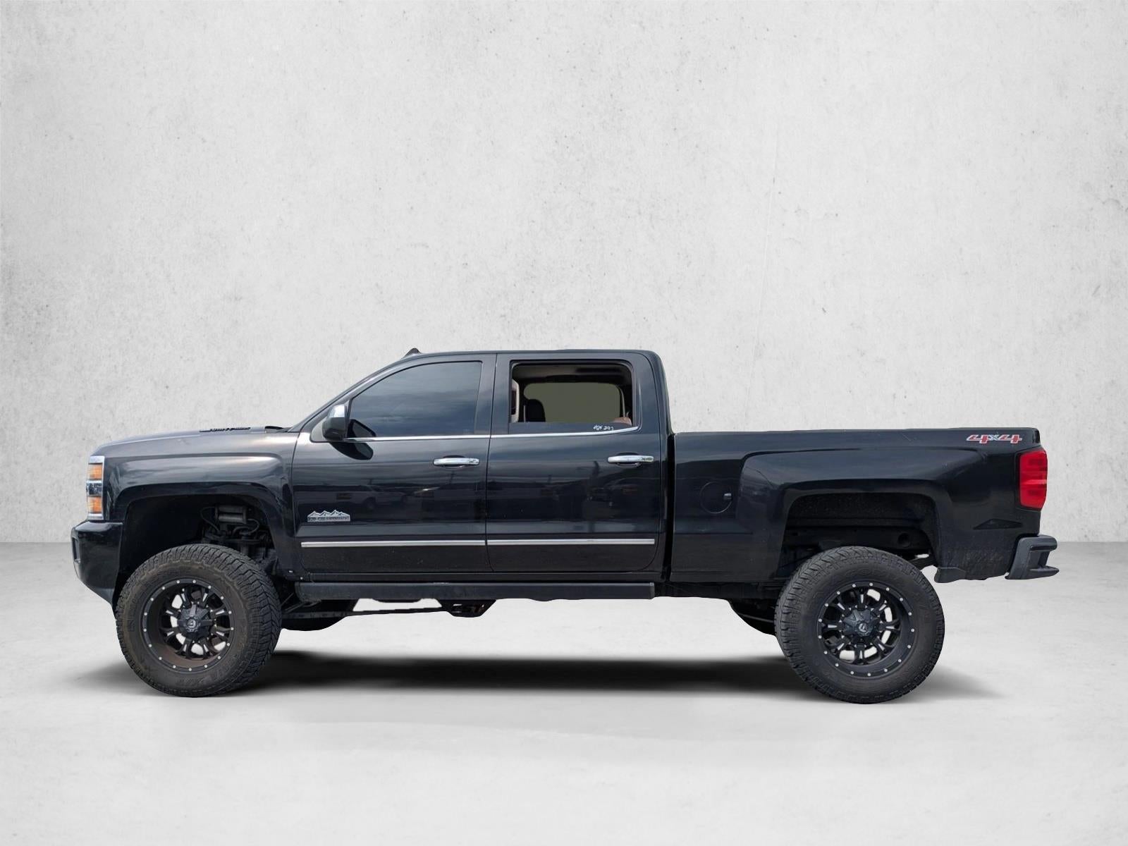2015 Chevrolet Silverado 2500HD Built After Aug 14 Crew Cab Standard Box 4-Wheel Drive High Country