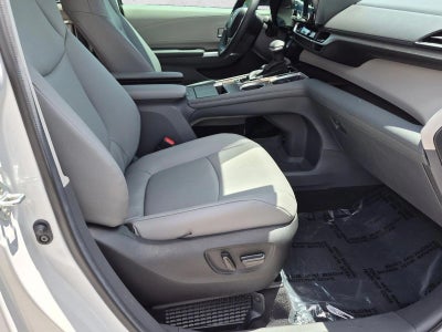 2024 Toyota Sienna XLE FWD 8-Passenger (Natl)