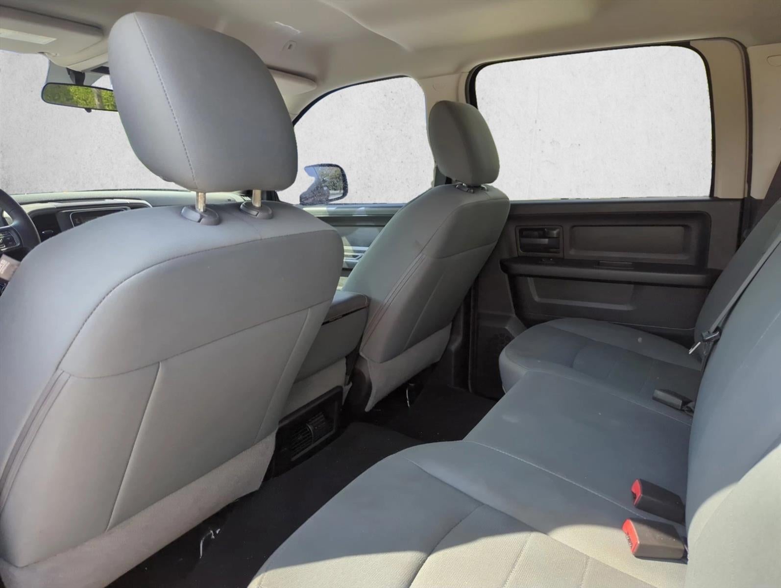2018 RAM 1500 Express 4x2 Crew Cab 5'7" Box