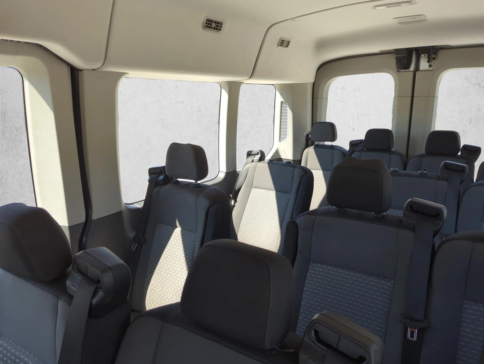 2022 Ford Transit Passenger Wagon T-350 148" Med Roof XLT RWD