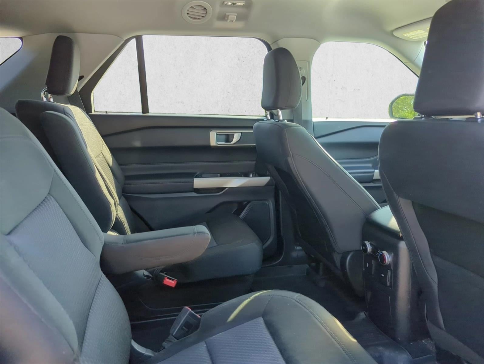 2023 Ford Explorer XLT RWD
